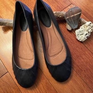 Earth Bellwether Admiral Blue (Dark Navy) Calf Leather Flats